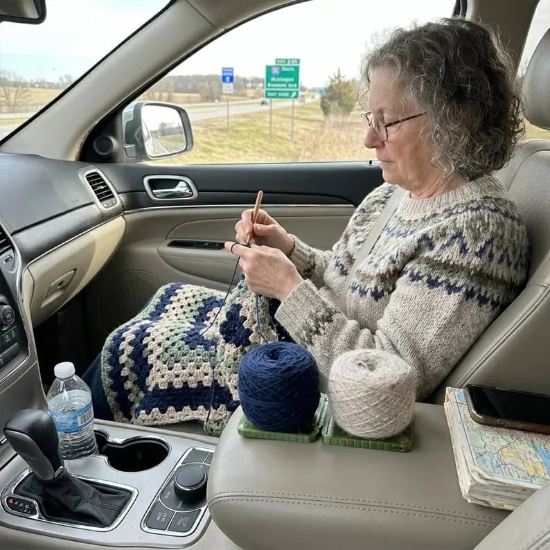 Foldable Yarn Holder Portable Travel Case for Crochet & Knitting