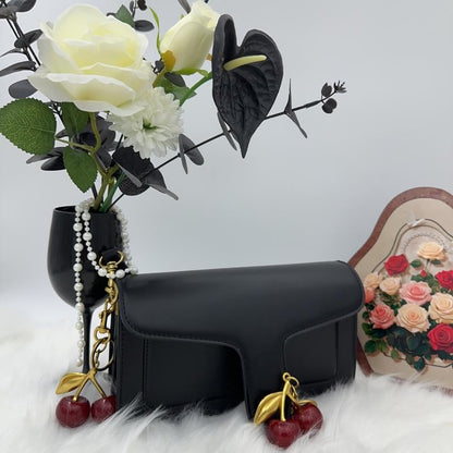 Women's Chain Bag with Magnetic Closure Versatile Crossbody & Shoulder Bag Mini Square Handbag Featuring
