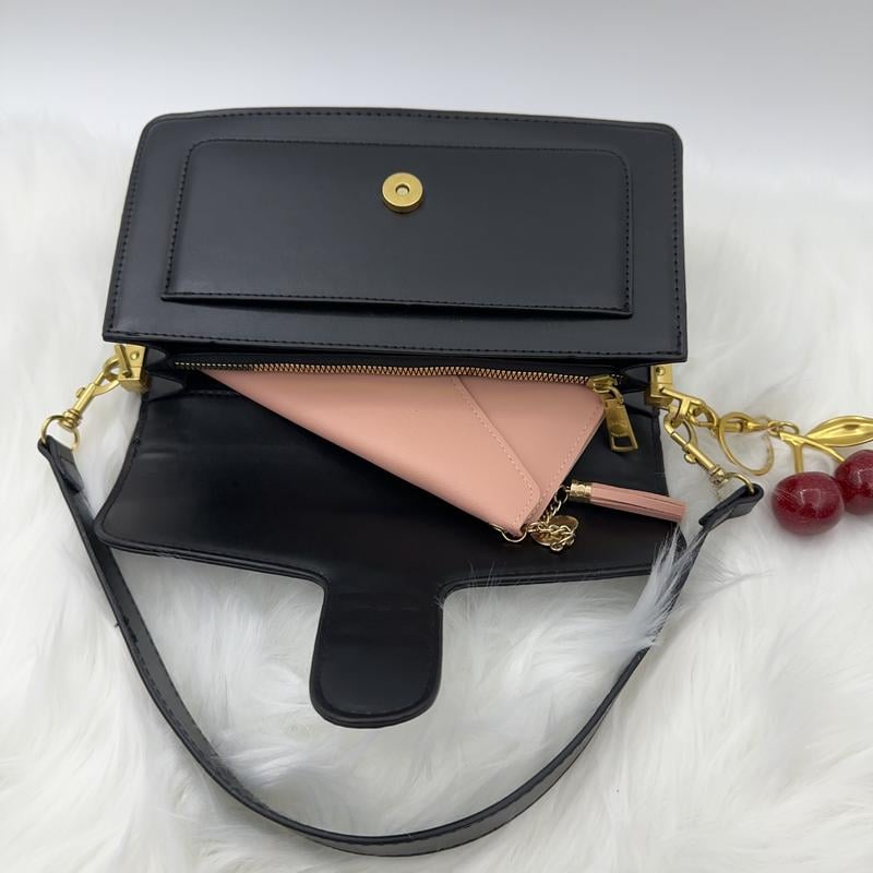 Women's Chain Bag with Magnetic Closure Versatile Crossbody & Shoulder Bag Mini Square Handbag Featuring